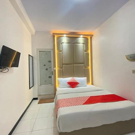 Oyo 1351 Tanggulasi Resto & Residence Syariah Magetan Exteriör bild