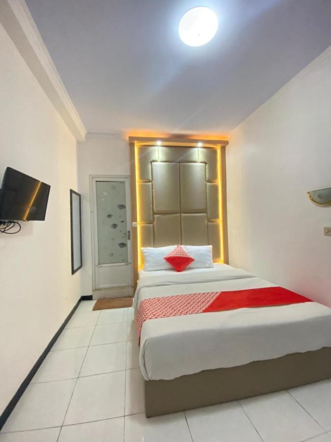 Oyo 1351 Tanggulasi Resto & Residence Syariah Magetan Exteriör bild
