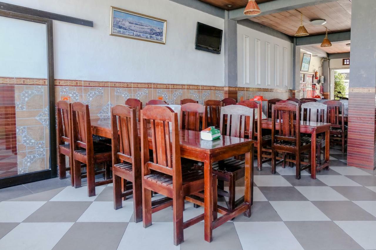Oyo 1351 Tanggulasi Resto & Residence Syariah Magetan Exteriör bild