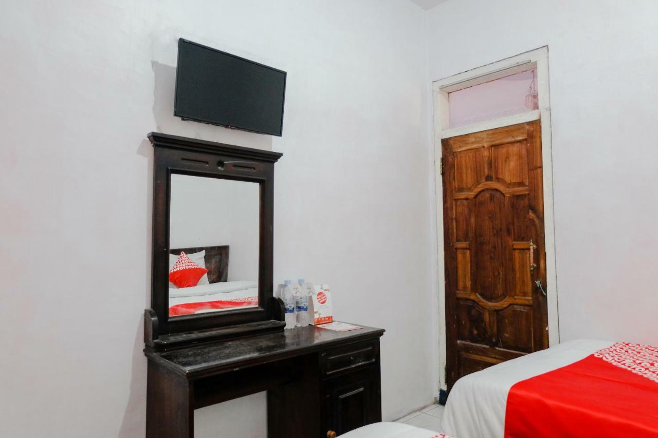 Oyo 1351 Tanggulasi Resto & Residence Syariah Magetan Exteriör bild